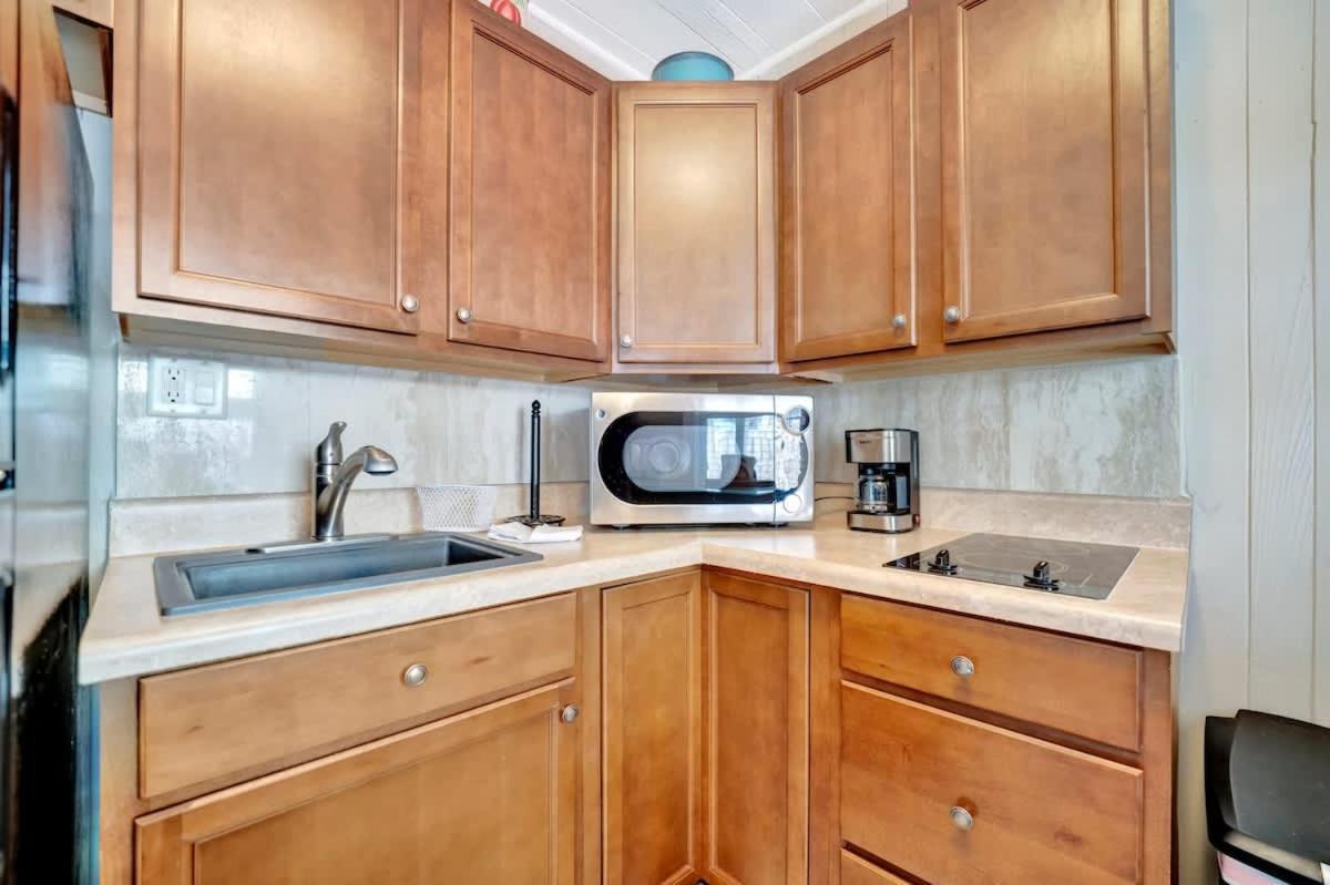 Stones Throw Beachside Bungalow #1 On The Beach Clearwater Beach Bagian luar foto