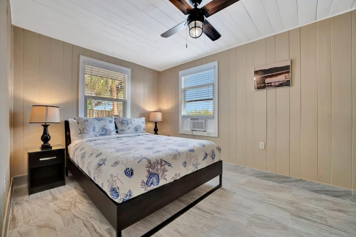 Stones Throw Beachside Bungalow #1 On The Beach Clearwater Beach Bagian luar foto