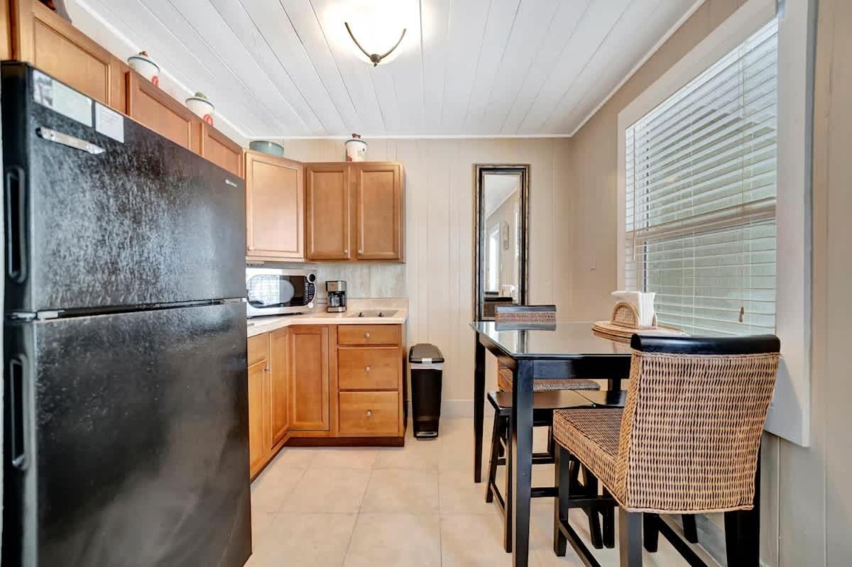 Stones Throw Beachside Bungalow #1 On The Beach Clearwater Beach Bagian luar foto